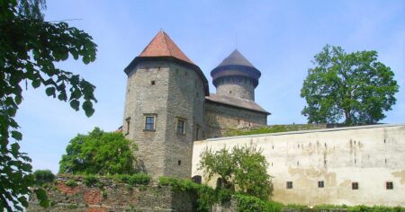 Legenda o zakleté princezně na hradě Sovinec může mít reálný základ. Ve zdech objevili dva ubité zazděnce