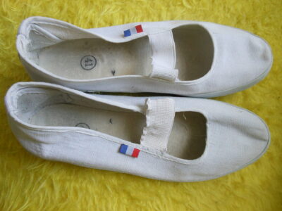 Školní pomůcky a předměty z dob komunismu. Plný počet zvládnou jen lidé s opravdu dobrou pamětí