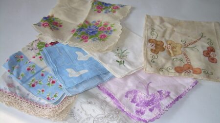 Máte v šuplíku krajkový kapesník po babičce? Možná v něm leží stovky korun