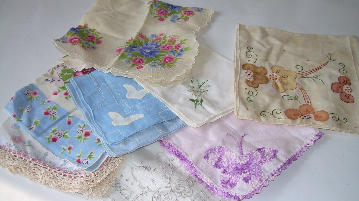 Máte v šuplíku krajkový kapesník po babičce? Možná v něm leží stovky korun