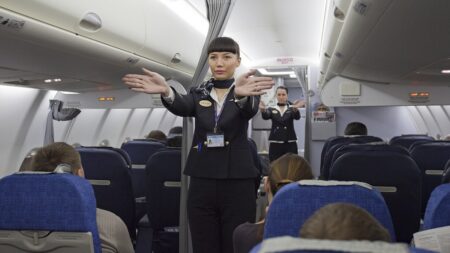 Letuška promluvila: Stačí jeden takový cestující a celé letadlo má hodinu zpoždění