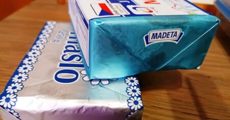 Šok v regálech: Oblíbené máslo Čechů v testu totálně pohořelo. Kupujete ho také?