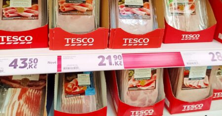 Nejhorší salám v obchodech. Kdysi poctivá legenda je dnes plná náhražek, přesto ho Češi milují