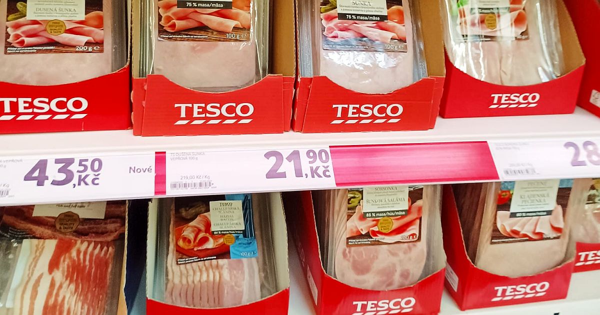 Nejhorší salám v obchodech. Kdysi poctivá legenda je dnes plná náhražek, přesto ho Češi milují