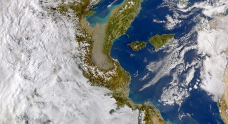 NASA v úžasu: Pyramidy z oběžné dráhy nenajdete, ale tuhle evropskou stavbu nepřehlédnete. Je to „moře“, ve kterém se nevykoupete