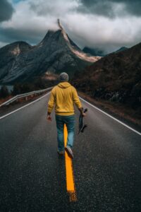 Zakázal si auto i loď: Šílený slib britského vojáka, kvůli kterému neviděl rodinu skoro 30 let. Domů už to má „jen“ kousek