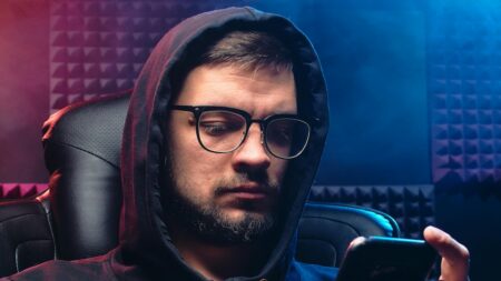 Kliknete a přijdete o účet: Kyberšmejdi zneužívají symbol z Japonska