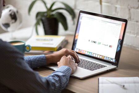 Hlídač státu odhalil příšernosti: Miliony měsíčně i tučná odstupná ve státní správě