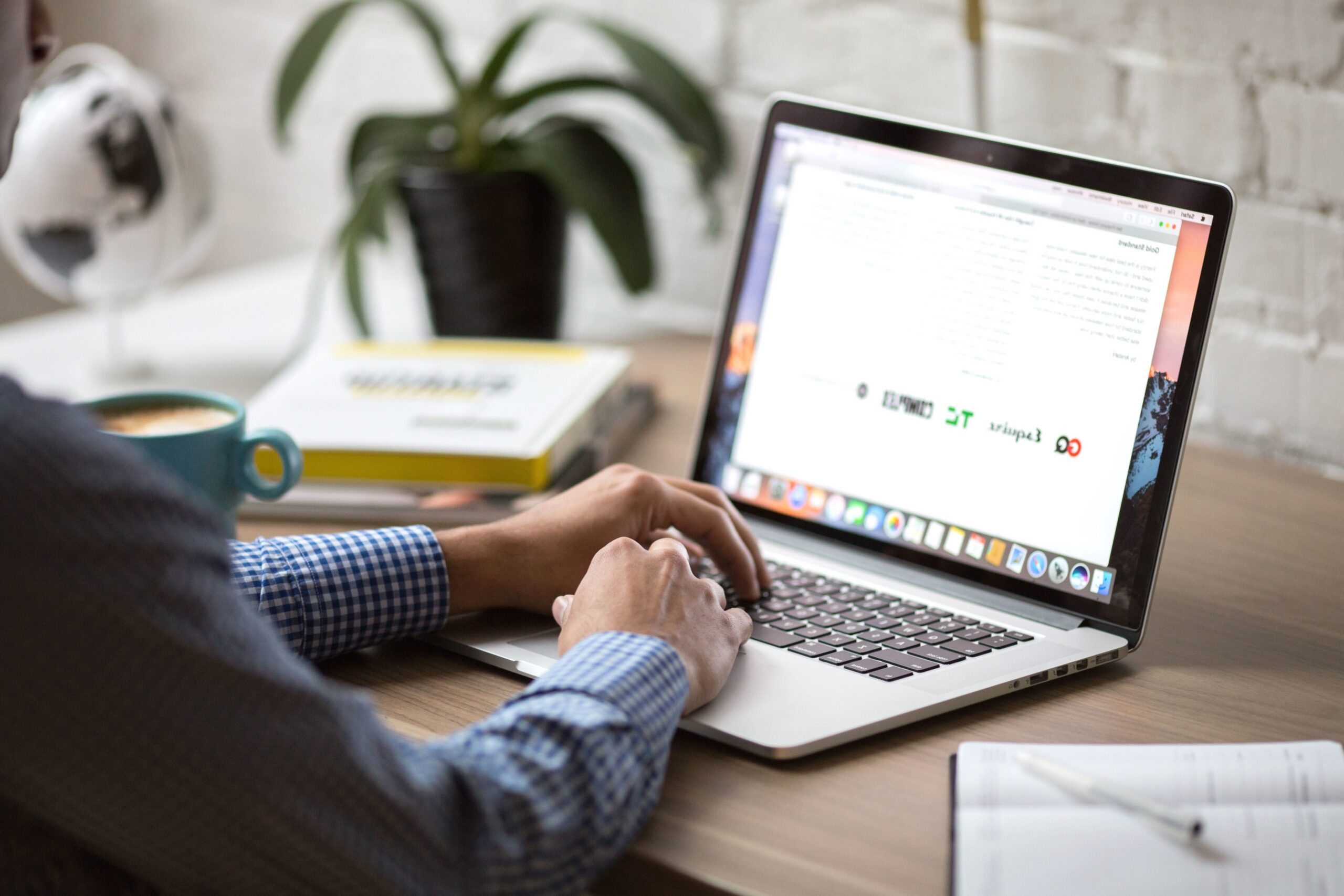 Hlídač státu odhalil příšernosti: Miliony měsíčně i tučná odstupná ve státní správě