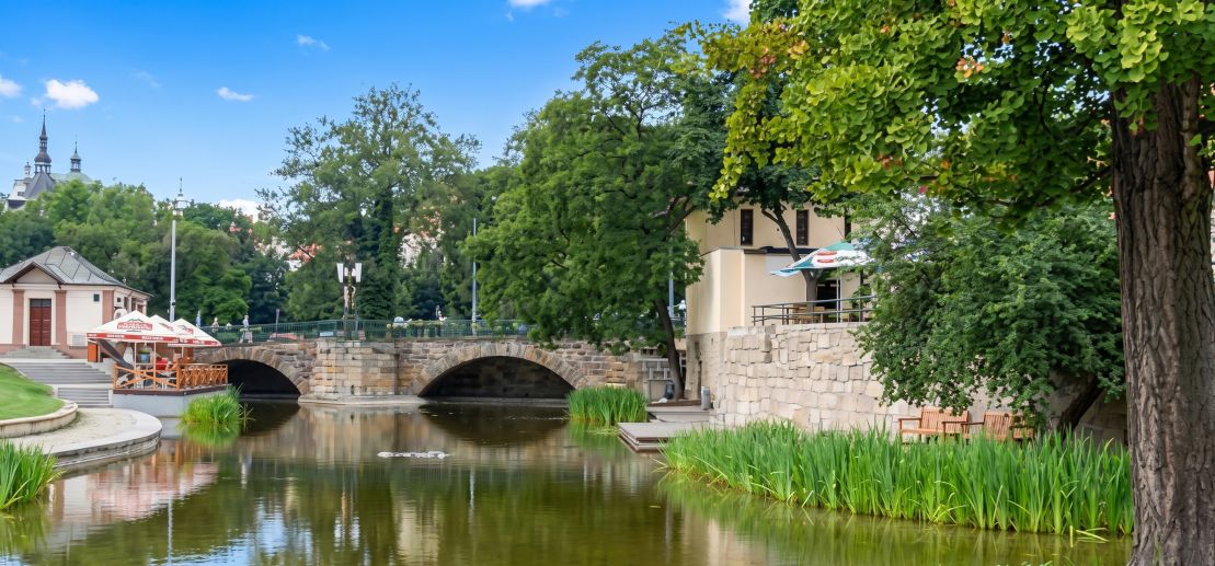 Tohle vám v dějepise neřekli: Proč radní ve 20. letech kvůli zisku zničili unikátní plzeňské „Benátky“