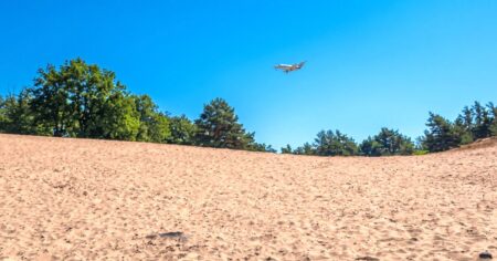 Máme „vlastní“ poušť. Je obrovská a žijí v ní tvorové barevnější než papoušci. Jen ta „otvíračka“ je trochu na draka