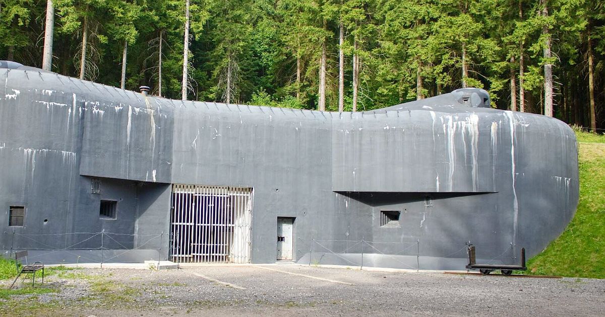 Betonový obr, který nikdy nevystřelil: Prozkoumejte jedinou dělostřeleckou tvrz v původním stavu