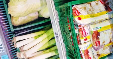 Skrytá hrozba v salátu: Oblíbená „superpotravina“ Čechů je plná chemie, potvrdily testy