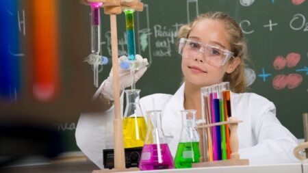 Základy chemie ze základní školy, které znal každý žák. Kdo chodil do školy, měl by to zvládnout