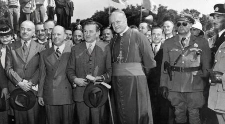 Z dětí udělali blázny, aby na ně církev brala vyšší dotace. Kanadský premiér schválil otřesný byznys