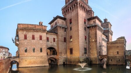 Zapomeňte na Bibione: Našli jsme italské město s obřím vodním hradem, kde zažijete nečekaný klid