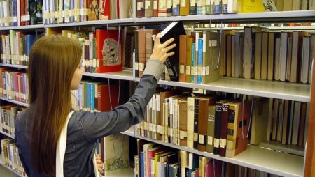 Povinná četba, nebo čisté utrpení? Kniha, která byla v každé rodině, teď končí v popelnic