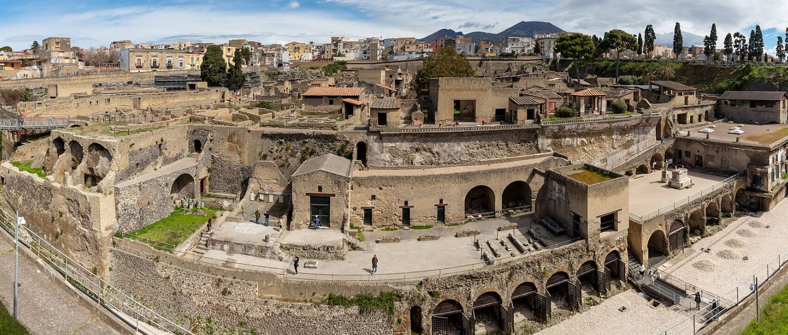 Zapomeňte na Pompeje! Tohle sousední město vás ohromí a nebudete se v něm mačkat v davu. Leccos je navíc zachováno lépe