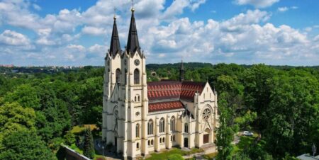 Magická noc se blíží: 1 500 kostelů v Česku odemkne svá nejstřeženější tajemství