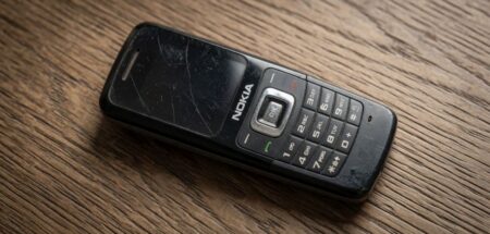 Žádný plastový křáp, ale nerezová ocel. Legendární Nokia je dnes vyhledávaným sběratelským klenotem