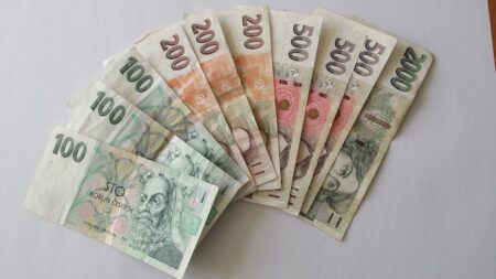 Považovali je za zmetky a vyhazovali je. Dnes má tato drobná chyba na bankovkách cenu desítek tisíc