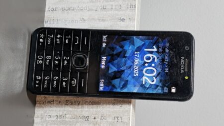 Máte v šuplíku starý „banán“? Legendární Nokia z Matrixu se dnes prodává za 75 tisíc