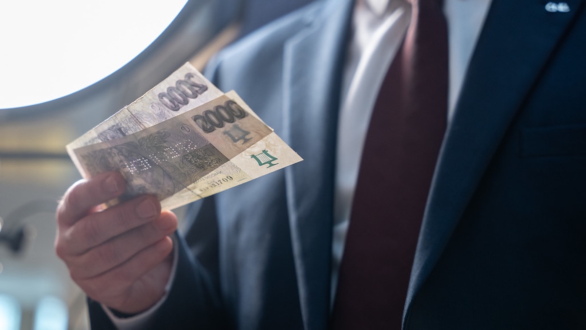 Máte v peněžence tuhle starou stokorunu? V obchodě s ní neplaťte, má hodnotu desítek tisíc