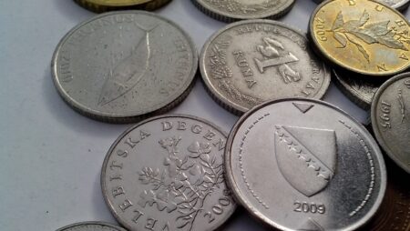 Tahle nenápadná hliníková pětka po babičce má dnes cenu luxusního bytu. Možná i vám leží v šuplíku