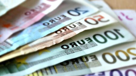 Zkontrolujte peněženky po návratu z dovolené! Obyčejná 20eurová bankovka vám může vydělat tisíce korun