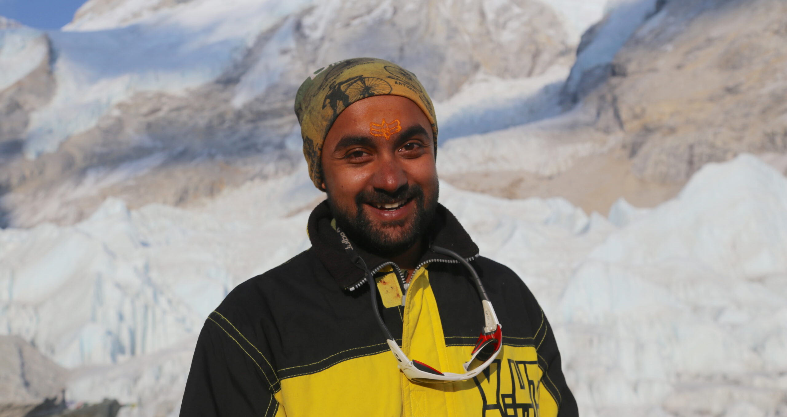 Pokořil zástupy turistů i samotnou smrt. Polský horolezec dokázal na Everestu věc, kterou svět ještě nezažil