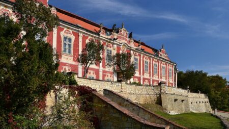 Zapomeňte na Karlštejn nebo Hlubokou: Tento skrytý klenot u Žatce vám vyrazí dech