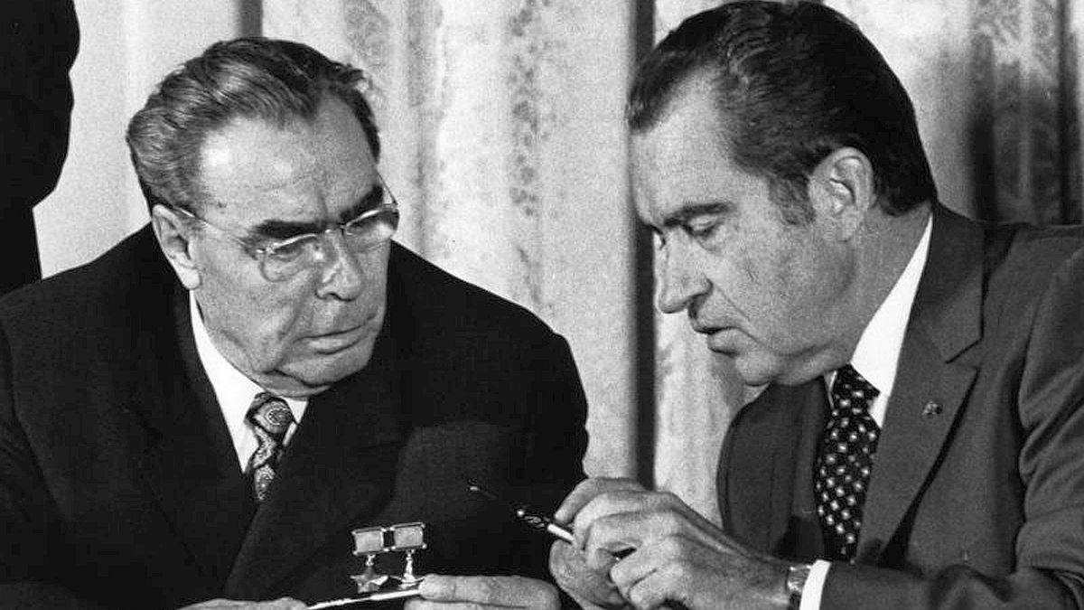 Brežněvův pohřeb provázela pověst o pádu rakve. Historka dodnes patří k symbolům konce éry