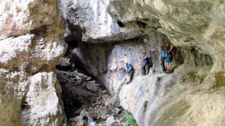 Unikátní zážitek kousek od Prahy. Nová podzemní ferrata láká na lezení v historických dolech na zlato