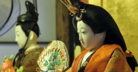 Skuteční lidé vymřeli, na polích i zastávkách teď stojí jen panenky. Takhle vypadá japonské Nagoro