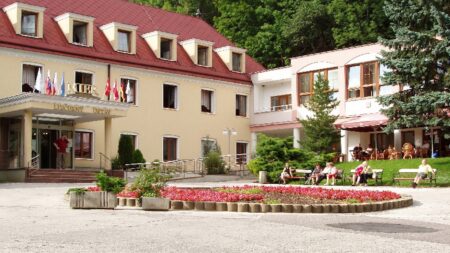 Místo pouhé prohlídky hradu zkuste horké prameny. Slovenské Bojnice ukrývají kouzelné lázně
