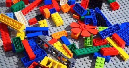 Jedna změna ve výrobě z roku 1963 rozdělila LEGO na sběratelské kusy za statisíce a běžné stavebnice. Může za to chemie kostek