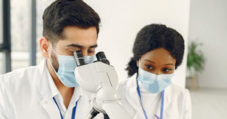 Umělá inteligence našla možné antibiotické látky v prionových bílkovinách, ty přitom normálně způsobují nemoci mozku