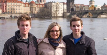 Konec věčného stěžování: Je to oficiální, Češi patří mezi nejbohatší lidi planety a žijí si nad poměry