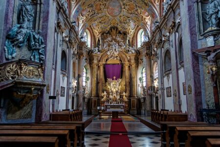 Kostel otočili schválně úplně jinak, než bylo zvykem. Svatý Kopeček ukrývá architektonický skvost