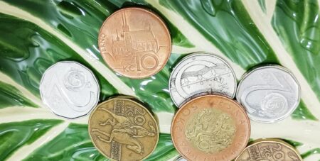 Máte ji v peněžence i vy? Obyčejná desetikoruna se prodala za 160 000 Kč kvůli přehlédnutelnému detailu