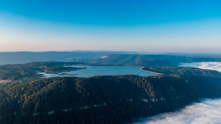 Těžbu uhlí stopli před lety, dnes tam jezdí bruslaři. Berzdorfské jezero nabízí skvělou dovolenou