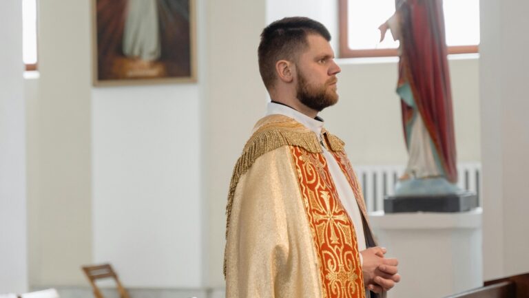 Brutální zvůle Státní bezpečnosti v padesátých letech. Komunisté popravili kněze za vraždy, které nespáchali