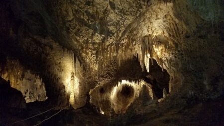 Podzemní zázrak v poušti Nového Mexika. Slavné jeskyně Carlsbad Caverns mají silné pouto k Česku