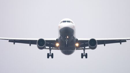 Rutinní let se změnil v peklo nad mořem. Raketa během vojenského cvičení zasáhla civilní Tupolev