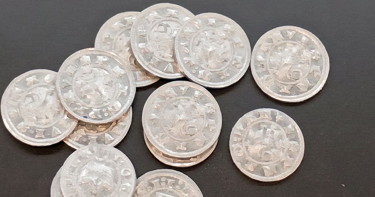 Poklad z 11. století připomíná strach Angličanů z vikinských nájezdů. Mincí je už 3 000 a stále přibývají