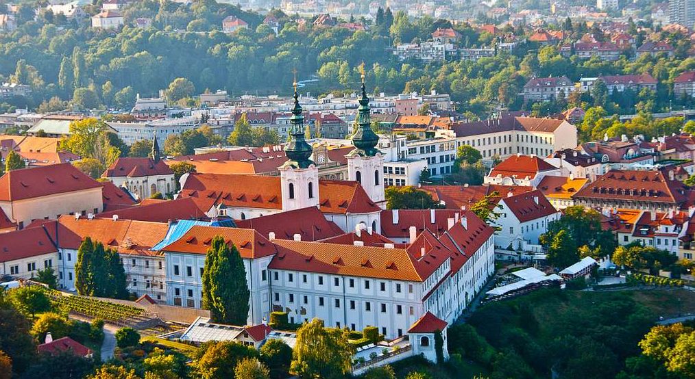 Krásnější než Krumlov a bez šílených davů. Proč turisté tvrdí, že toto stříbrné město strčí Prahu hravě do kapsy