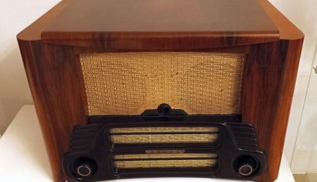 Děda ho chtěl vyhodit na smetiště! Zaprášené rádio z první republiky nakonec vyneslo neuvěřitelných 50 000 Kč