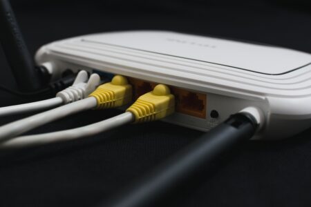 Pomalý internet v bytě má snadné řešení. Změna Wi-Fi kanálu nebo restart routeru uleví přetížené síti