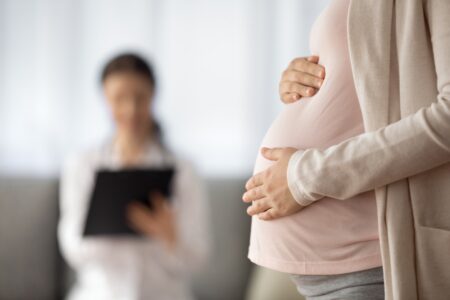 Při umělém oplodnění rozhodují detaily. Co umí IVF a kdy nastupuje asistovaný hatching