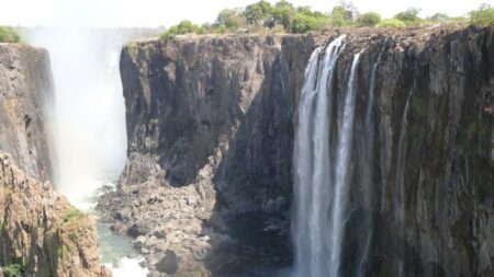 Kůra pod Keňou má 13 km, vedle 35 km. Geologové říkají, že Afrika dosáhla bodu zlomu a kontinent se začíná dělit